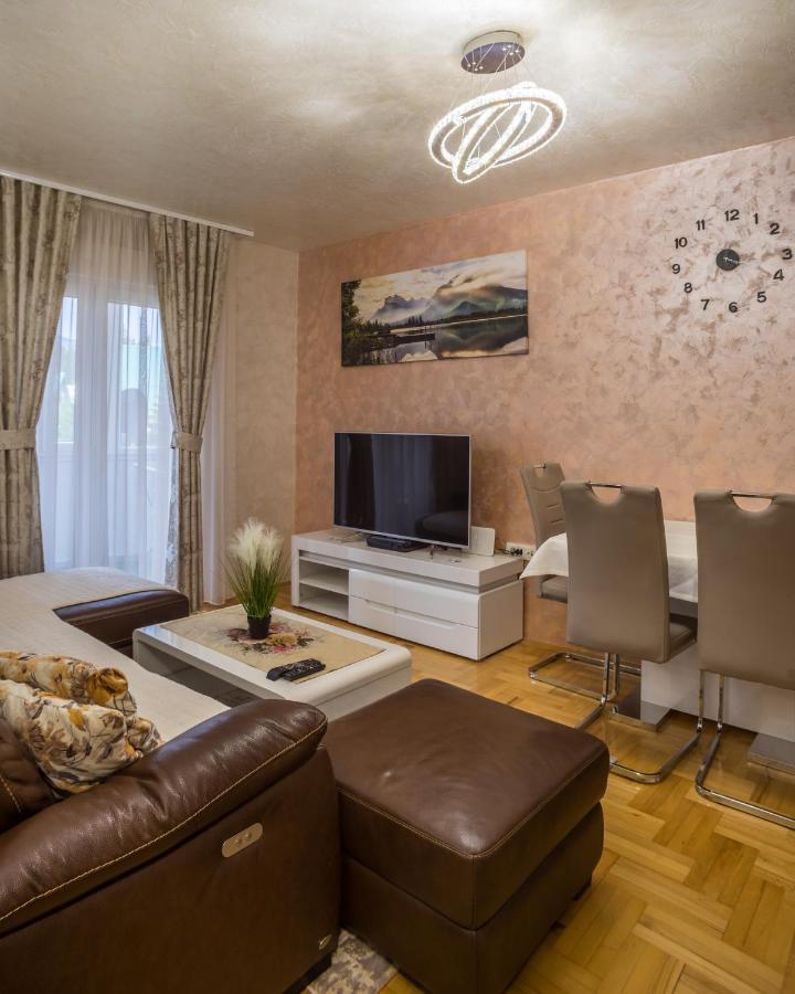Lux Deluxe Apartment Zabljak  Bagian luar foto
