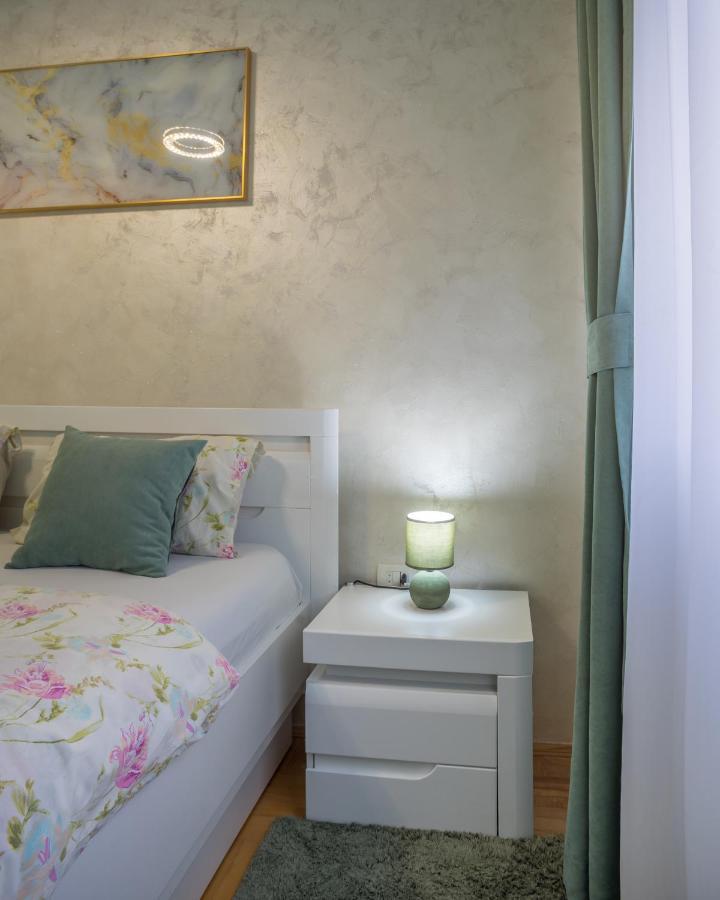 Lux Deluxe Apartment Zabljak  Bagian luar foto
